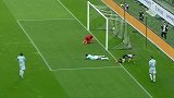 乌迪内斯右路飞翼下底传中 拉萨尼亚鱼跃冲顶先拔头筹