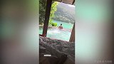 好惬意！德容畅游塞舌尔享受假期 起床直接跳入泳池爽歪歪