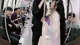 汉服小姐姐地铁上主动撩小哥哥，接下来的一幕，真是像极了爱情