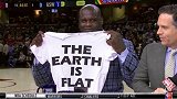 篮球-17年-彻底被征服！奥胖高举“地球是平的”T恤力挺欧文-新闻