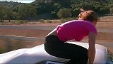 敢上引擎盖的女人你都敢惹