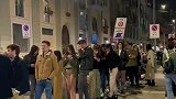 街头为了它半夜排起长队