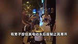网传一外籍女子骑车逆行把人撞了，被判全责，还一直用外语骂人