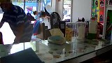 12岁女孩独自看店遭男子两次猥亵 还说要给100元带她离开