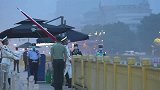 月日雨中升国旗，今天的踢正步绝对是气势磅礴，让人震撼