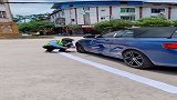 车子停在公共停车位，他为啥还要锁我车，难搞哦！