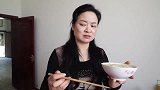 媳妇好吃懒做被婆婆教训，打电话骂婆婆被抓现行