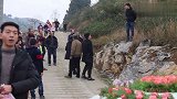 新娘走路出嫁，几百人送行，现场好热闹，城市根本看不到！