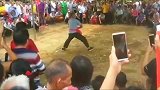 这是什么拳法？这么多人看，还真有两下子