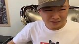 男主人拉肚子没有纸巾，金毛心里偷乐说活该，太损了