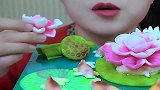 越南美女灵儿吃荷花点心