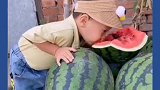 青岛 爷爷“霸道总裁式”宠孙，果然隔辈亲