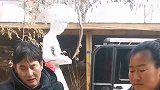 大衣哥人虽然出名了不能骄傲，不能忘本，真是明星的榜样！