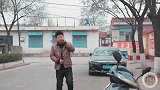 搞笑短剧：小伙路边偷车，结果见了车主却使劲跳舞，爆笑