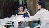 奚梦瑶毕恭毕敬接梁安琪电话，全程对话不超过3句，暴露真实关系