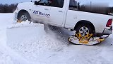 为了雪地防滑，老外给汽车安上“坦克履带”，一个轮子2500美元！
