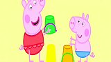 小猪佩奇：佩奇和乔治搭沙滩城堡，城堡上还有小旗，有趣极了！