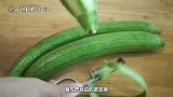 这才是丝瓜炒鸡蛋的正确做法，丝瓜翠绿不发黑，好吃又下饭