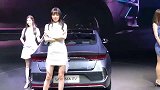 一台电动车三位模特，哪一位漂亮呢