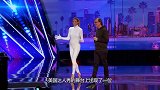 达人秀：白衣美女一上场就要求关灯，下一秒全场沸腾！