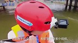 李小璐贾乃亮走红毯，竟下意识牵手搂住，令人感慨