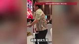 新娘在婚宴上过肩摔放倒新郎，赢走一辈子家务豁免权，宾客看得入迷饭都忘了吃