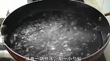 菠菜也可以吃得这么“豪华”，5种食材一起上，没肉也能吃得香