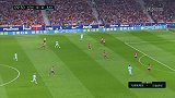西甲-皮克遭格列兹曼穿裆戏耍 小狮子用脚挡出格子劲射