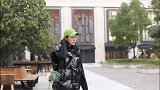 第一次见把羽绒服穿的那么好看的人绿色互相映衬