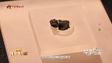 “钢铁战士”麦贤德来博物馆参观 展品之一是从他头部取出的弹片