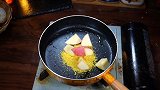 小米粥的煮法，百吃不腻的苹果红枣小米粥，真的太香啦