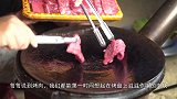 韩国超火的烤肉饭，用铁锹在巨大的烤盘上铲，网友：大可不必