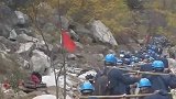这批特殊的“挑山工”，扛起数吨电缆铺遍泰山山脊