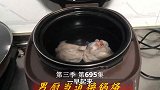 农民王小：爷们秒变大厨兼服务员，婆媳夸赞手艺强，脸都红了