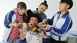 爆笑短剧：学生为治阿宝便秘做黑暗料理，校长尝一口拉了3天肚子