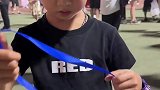 王八上岸小女孩拍村超现场，属实被惊讶到了