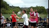 世界杯-14年-德国队趣味橄榄球对抗欢乐多-新闻