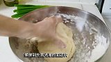 葱油饼最好吃的做法，咬一口直掉渣，葱香味十足，学会可以摆摊了