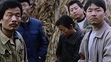 白春梅拼命的呼救，路人却无动于衷