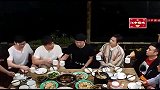 黄磊赞叹黄渤厨艺高超，评价他不做厨师浪费了