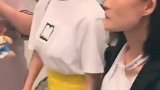 不老女神现身机场，亲授不老秘诀，网友：原来如此！