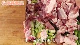 今天分享一个东北特色饺子的做法，皮薄馅大，手工制作非常好吃