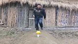 劳烦大叔再来一脚，我真还没笑够了！