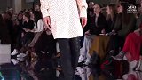 人气超模Mika Schneider 2020秋冬系列T台秀