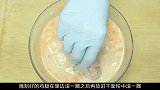 美女自制火辣的炸鸡腿，搭配着蜂巢蜜，鸡腿加蜂蜜吃到停不下来
