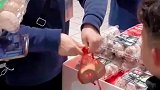 超市活动买鸡蛋送小鸡仔