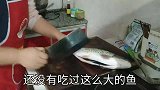 农村妈妈礼拜天给孩子们改善伙食，看看做了什么，比猪肉实惠多了