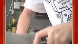 她曾经也是一位王者，后来退隐江湖，相夫教子