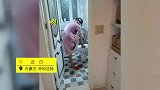 焊腿呢？男子半夜见妻子厕所里冒金光 真相令人捧腹