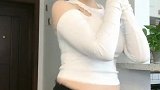 身材很有女人味的美女穿短裤好性感